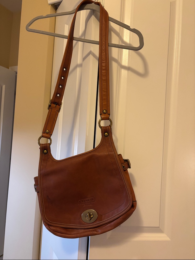 Coach Turn-Lock Saddle Shoulder Bag, Gloved Tanned,10 1/4x9x3, Strap 19”,